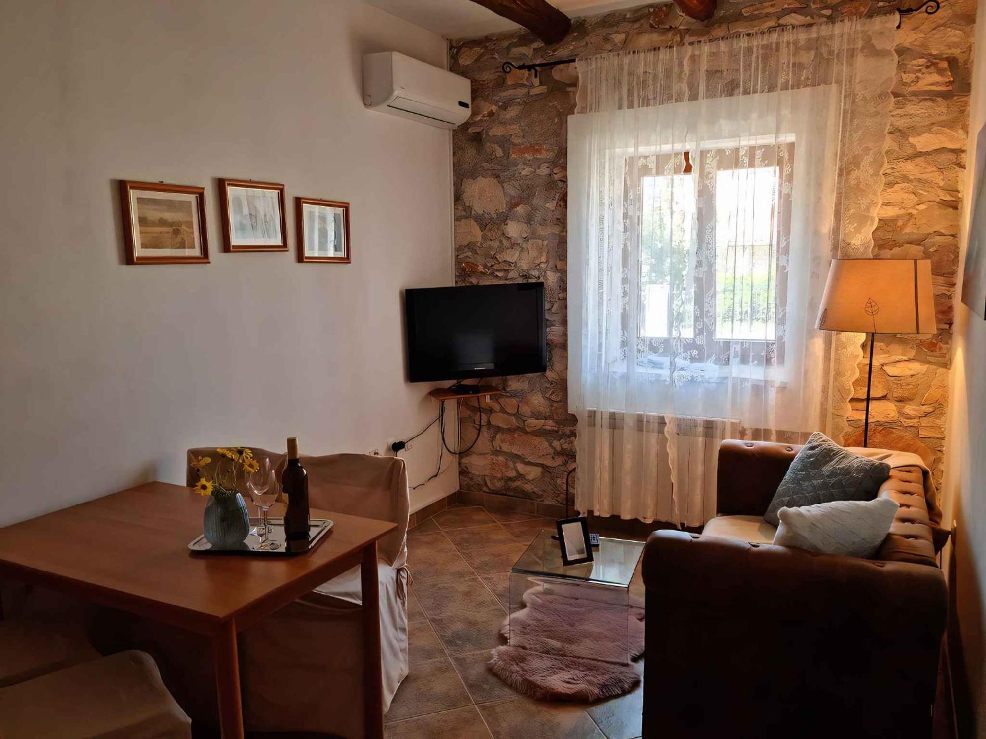 In 33579 Pula